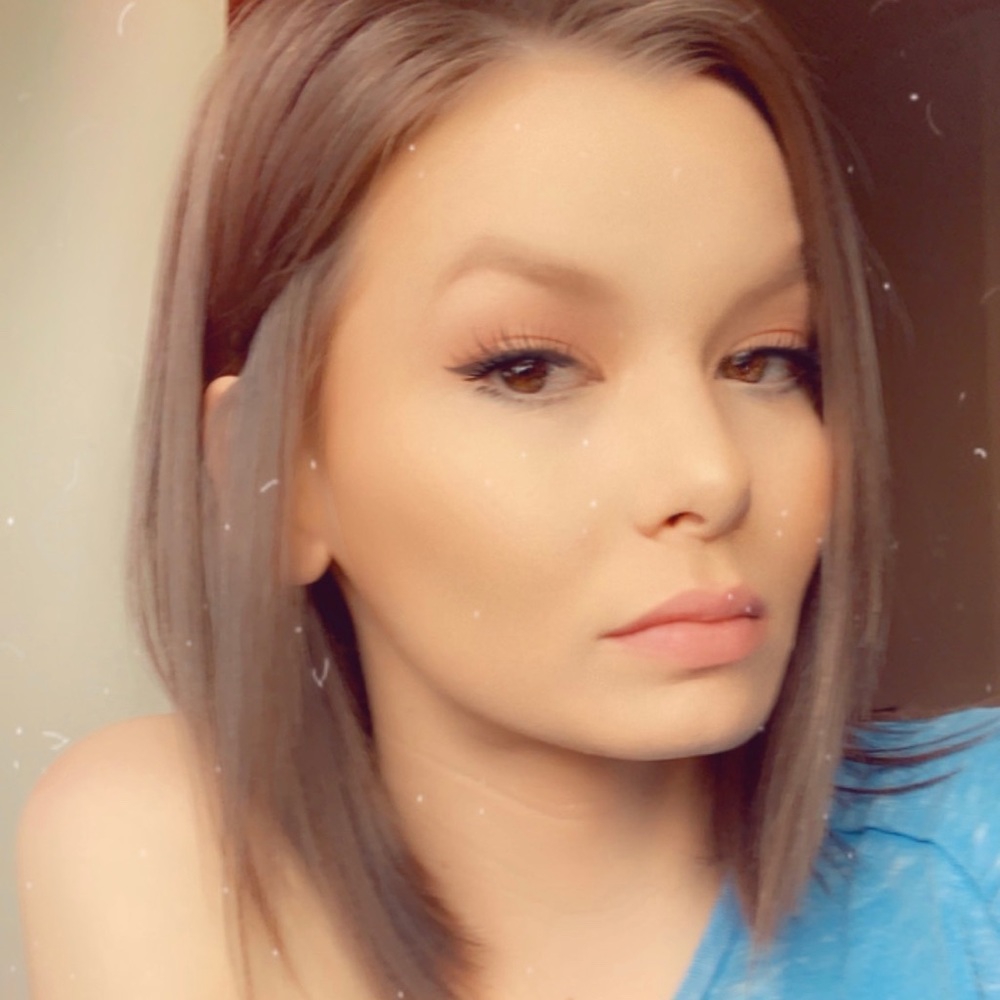Meet your Posher, Caitlin